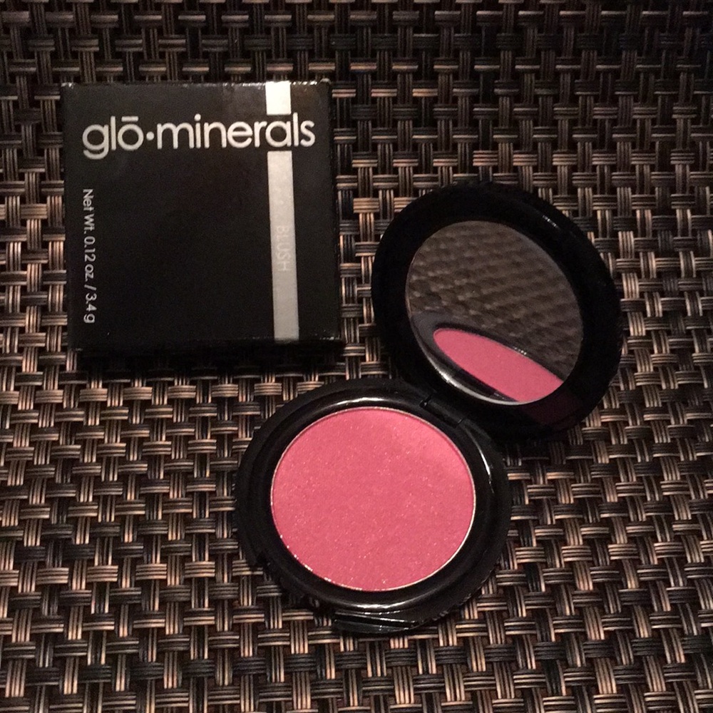 Begonia Glo Minerals Blush
